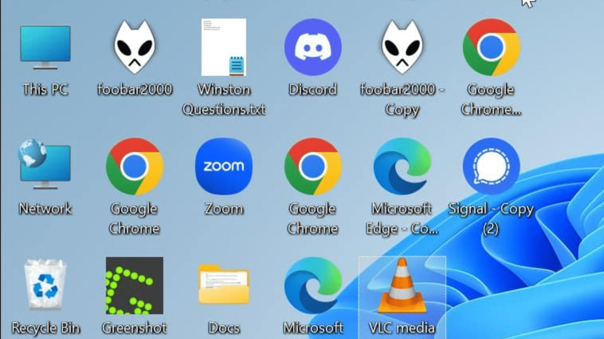 _desktop screen with various website icons